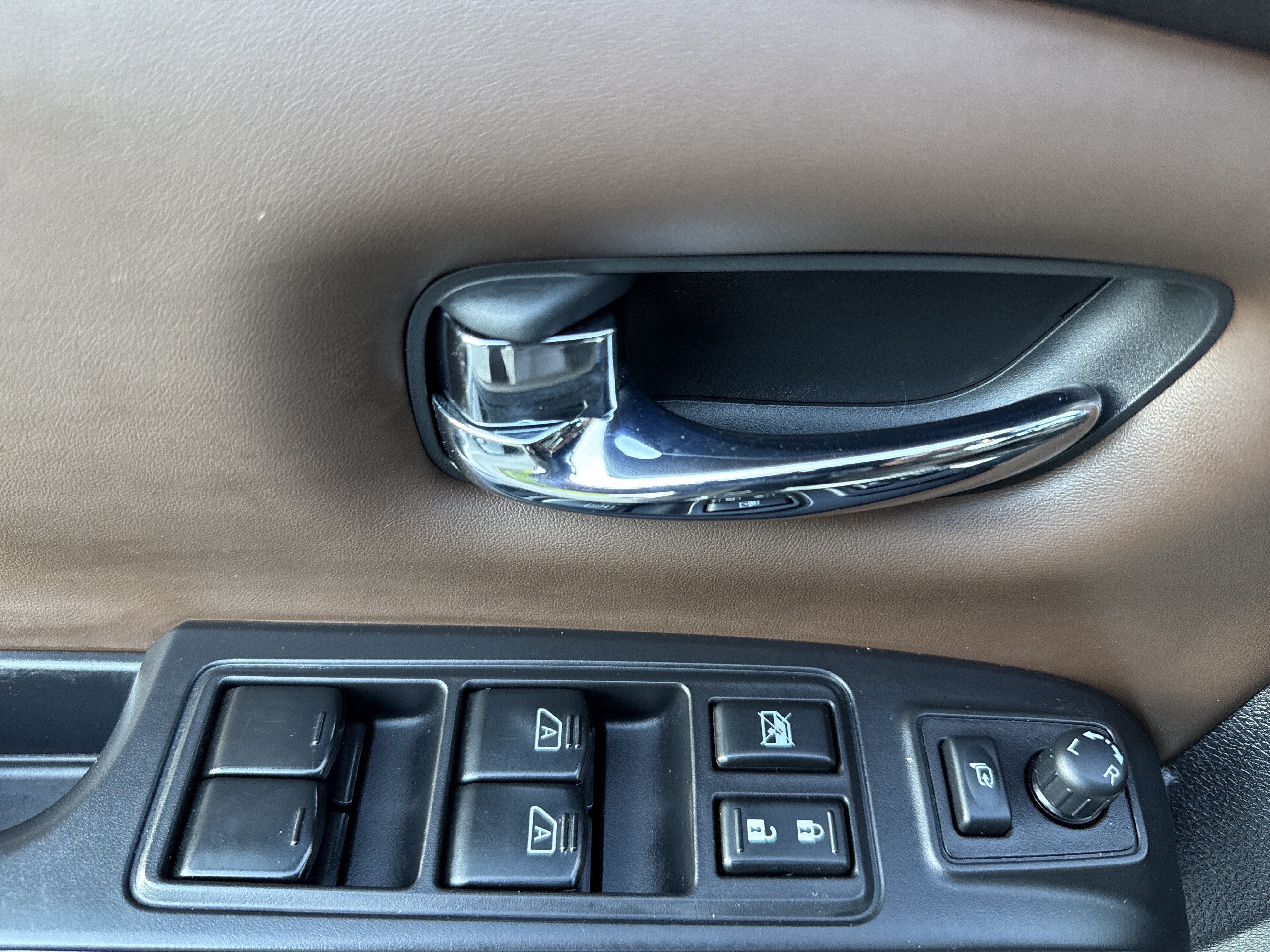 Used 2021 Nissan Titan Platinum Reserve w/ Moonroof Package RWD image 15