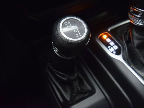 Used 2021 Jeep Wrangler Unlimited Sport AWD/4WD image 31