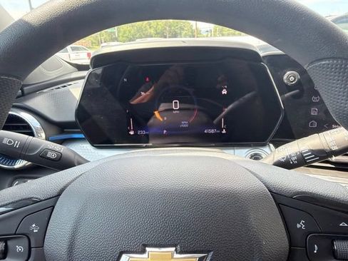 Used 2025 Chevrolet Trax LT FWD image 41