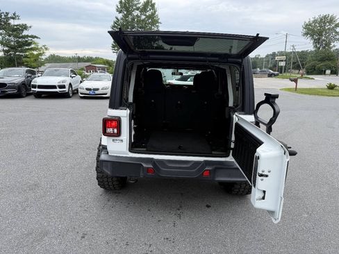Used 2020 Jeep Wrangler Unlimited Sahara AWD/4WD image 12