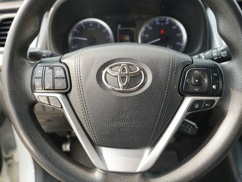 Used 2018 Toyota Highlander LE AWD/4WD image 13