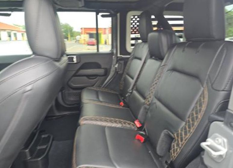 Used 2022 Jeep Wrangler Unlimited Sahara AWD/4WD image 15