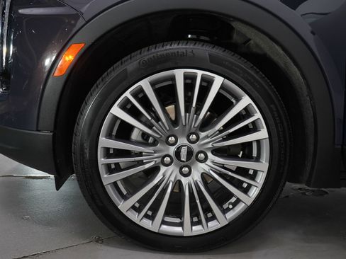 Used 2024 Cadillac XT4 Premium Luxury image 31