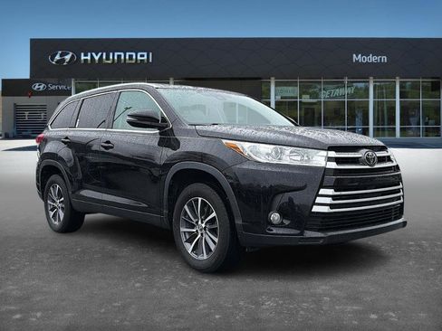 Used 2019 Toyota Highlander XLE image 3