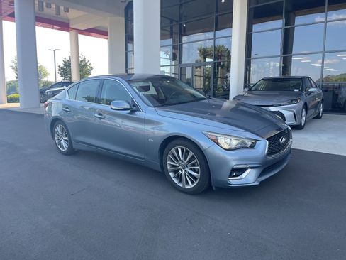 Used 2018 INFINITI Q50 Luxe RWD image 2