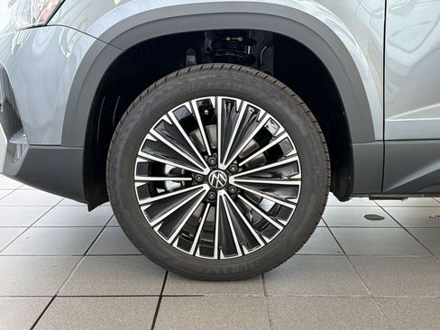 New 2026 Volkswagen Taos SE FWD image 13