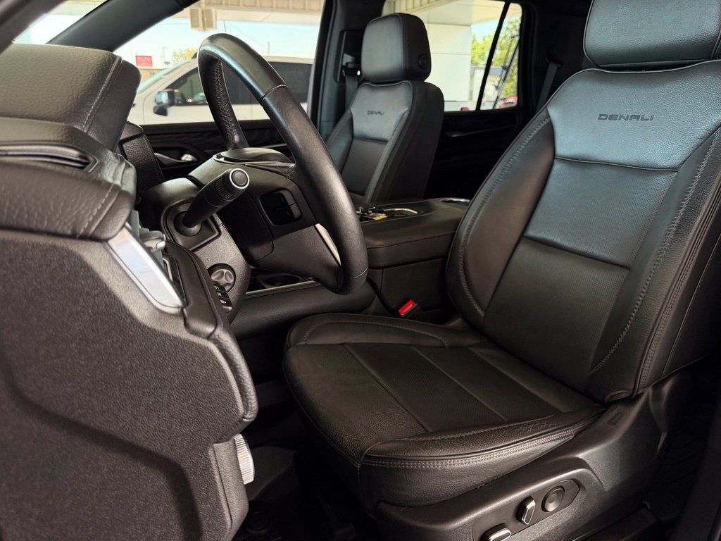 Used 2023 GMC Yukon Denali AWD/4WD image 14