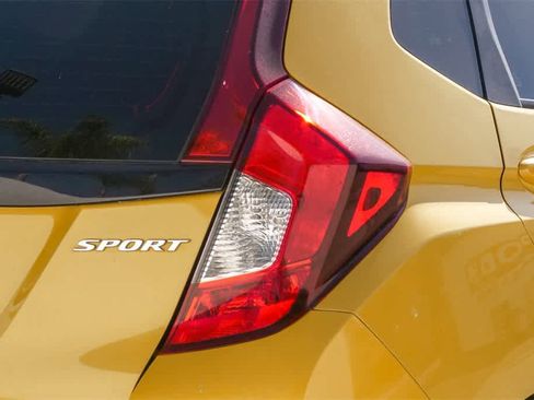 Used 2018 Honda Fit Sport image 9