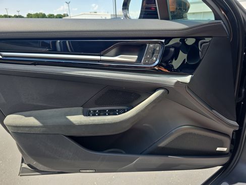 Used 2024 Porsche Panamera image 18