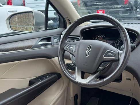 Used 2017 Lincoln MKC Reserve image 12