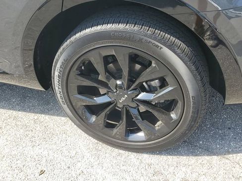 Certified 2023 Kia Sorento SX image 5