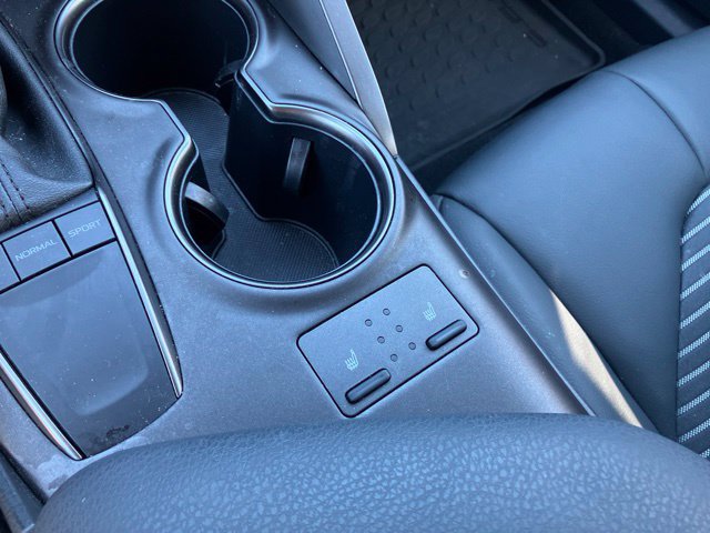Used 2024 Toyota Camry SE w/ Cold Weather Package FWD image 16