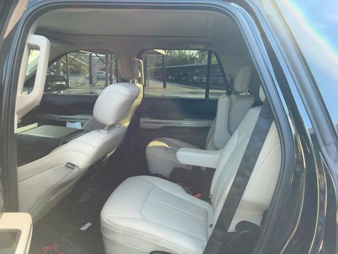 Used 2019 Ford Expedition Platinum image 5