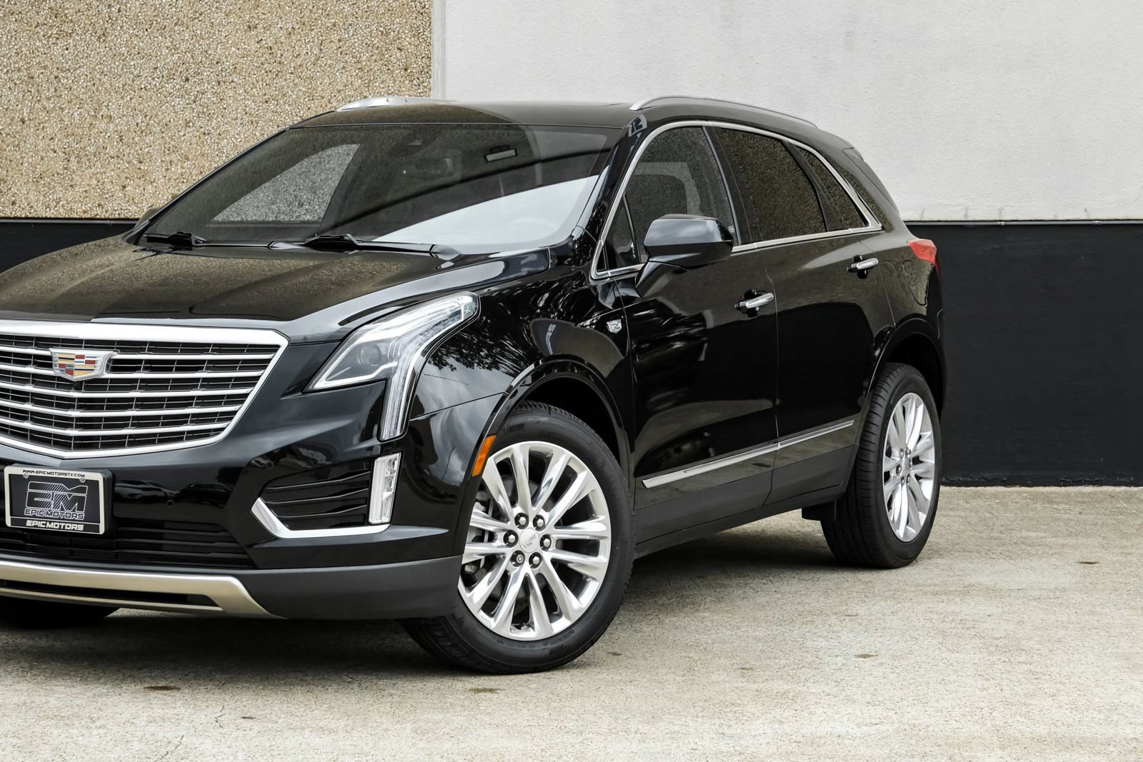 Used 2017 Cadillac XT5 Platinum AWD/4WD image 6