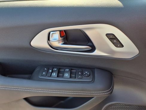 New 2026 Chrysler Pacifica Limited w/ S Appearance Package image 15