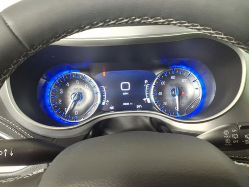 Used 2023 Chrysler Pacifica Touring-L w/ S Appearance Package AWD/4WD image 19
