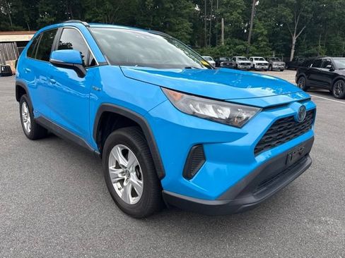 Used 2019 Toyota RAV4 LE w/ Carpet Mat Package AWD/4WD image 7