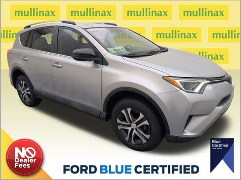 Used 2017 Toyota RAV4 LE FWD image 1