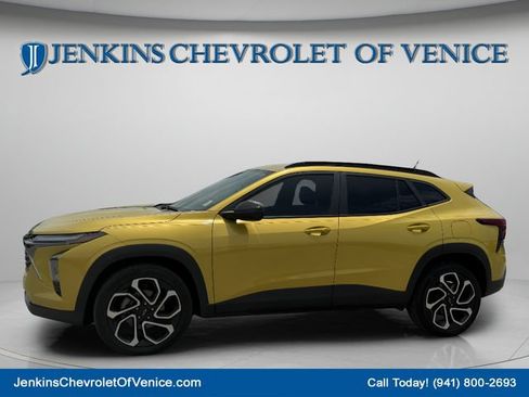 Used 2025 Chevrolet Trax RS w/ Driver Confidence Package FWD image 10