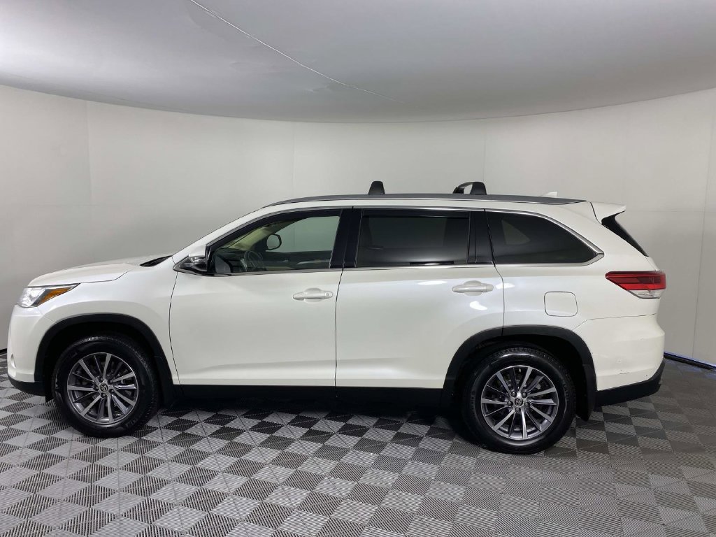 Used 2019 Toyota Highlander XLE AWD/4WD image 5