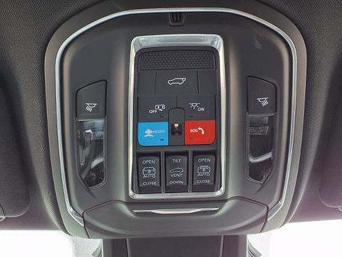 Used 2025 Jeep Wagoneer S Limited image 18