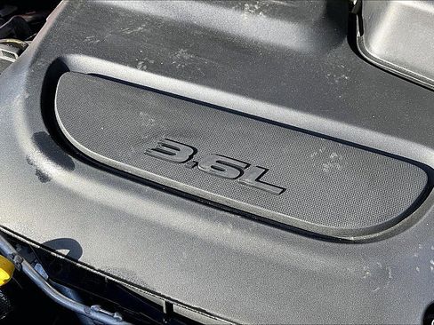 Used 2024 Chrysler Pacifica Limited FWD image 33