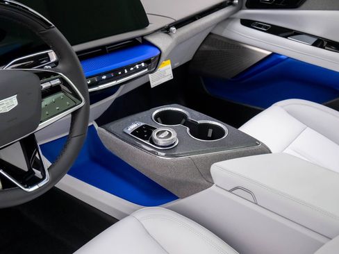 New 2026 Cadillac Optiq Luxury 1 image 14