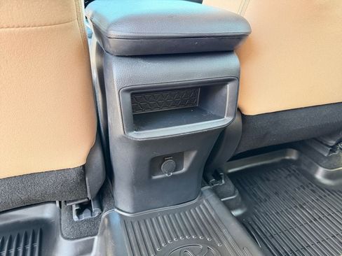 Used 2019 Toyota RAV4 LE FWD image 31