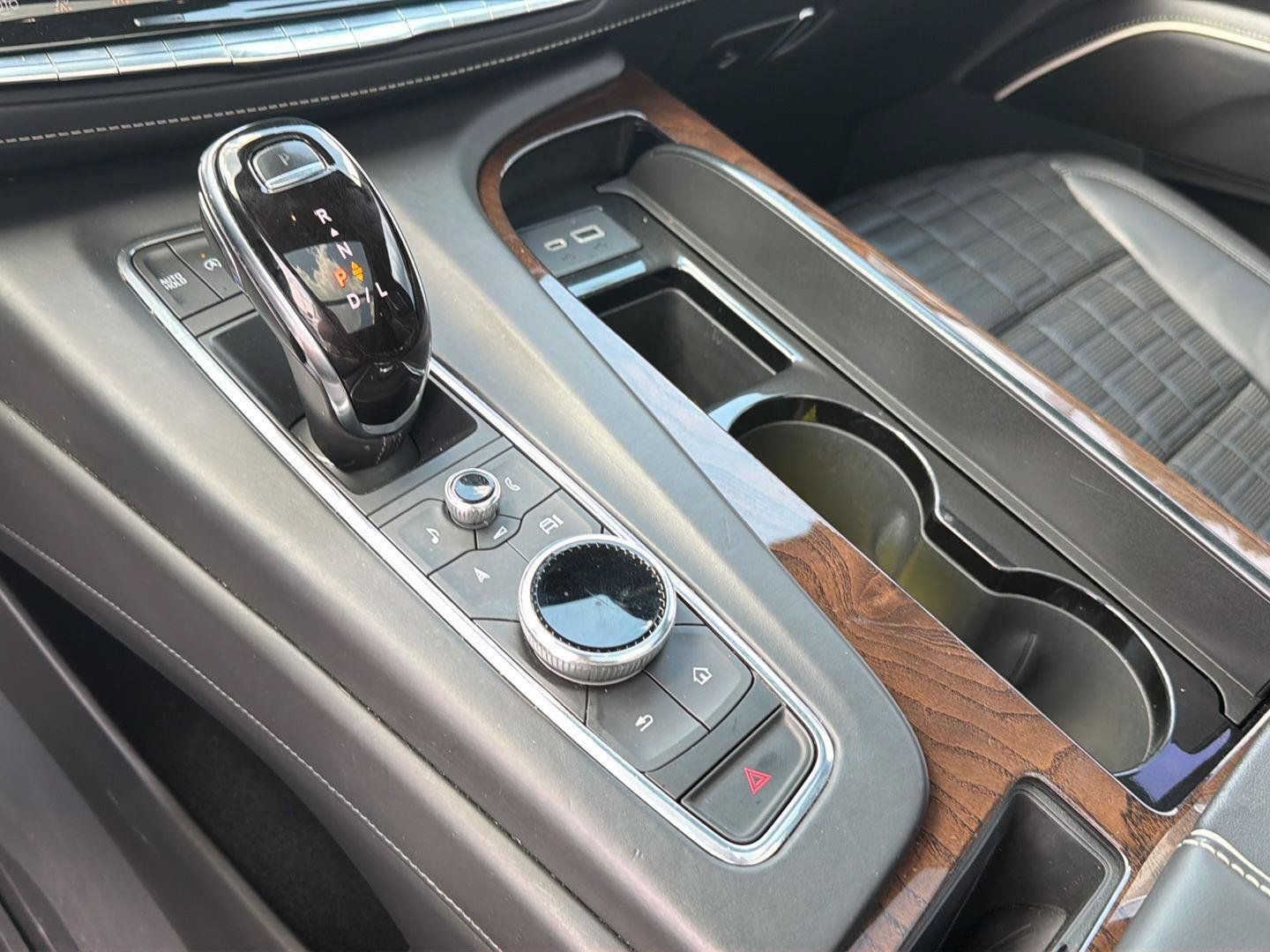 Used 2021 Cadillac Escalade Premium Luxury Platinum RWD image 29