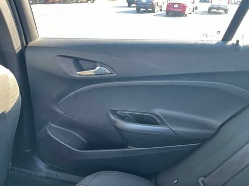 Used 2017 Chevrolet Cruze LS FWD image 12