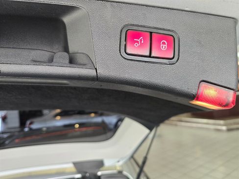 Used 2011 Mercedes-Benz E 350 4MATIC Wagon image 15