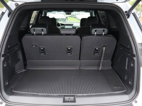 New 2026 GMC Acadia AT4 w/ Luxury Package AWD/4WD image 7