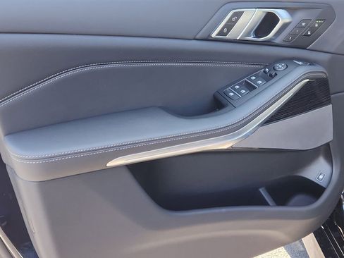 New 2026 BMW X5 xDrive50e image 8