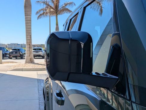 New 2026 Land Rover Defender 110 X-Dynamic SE image 12