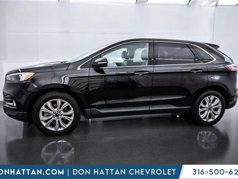 Used 2022 Ford Edge Titanium image 2