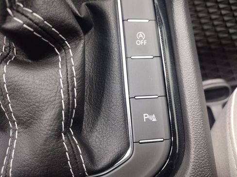 New 2025 Volkswagen Taos SE image 31