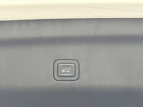 Used 2023 GMC Yukon XL Denali RWD image 36