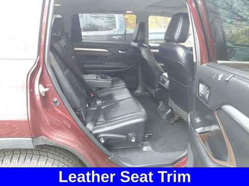 Used 2019 Toyota Highlander XLE image 25