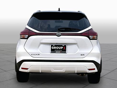 Used 2022 Nissan Kicks SR w/ Premium Package FWD image 4