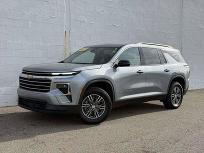 Used 2025 Chevrolet Traverse LT