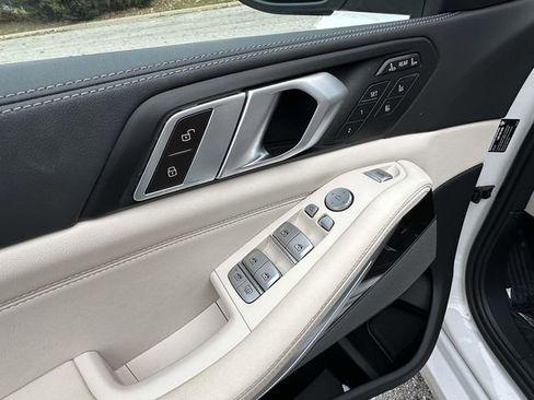 Certified 2024 BMW X7 xDrive40i w/ Executive Package image 27