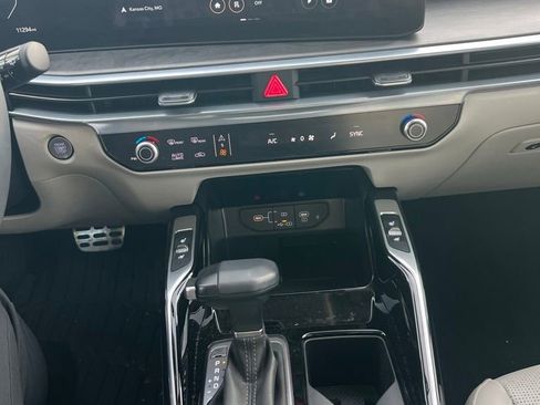 Used 2024 Kia Sorento SX image 17