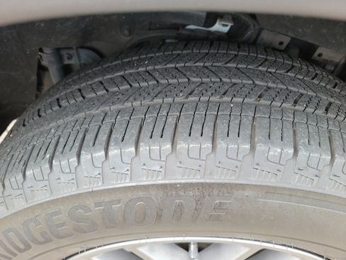 Used 2024 Nissan Rogue S FWD image 27