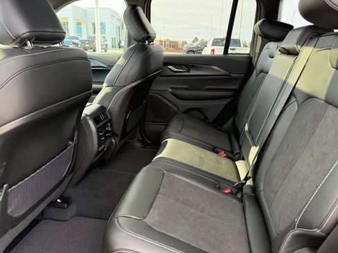 New 2025 Jeep Grand Cherokee Altitude image 25