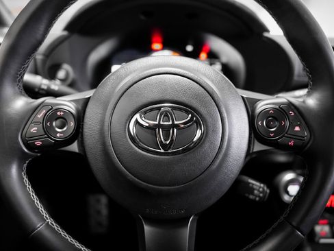 Used 2024 Toyota GR86 Premium image 14