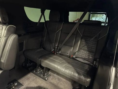 Used 2023 Cadillac Escalade ESV V AWD/4WD image 19