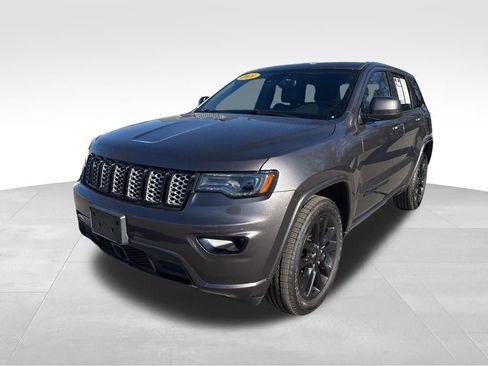 Used 2021 Jeep Grand Cherokee Laredo X image 3