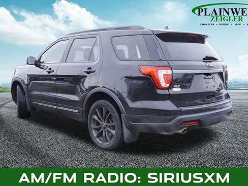 Used 2018 Ford Explorer XLT w/ XLT Appearance Package image 2