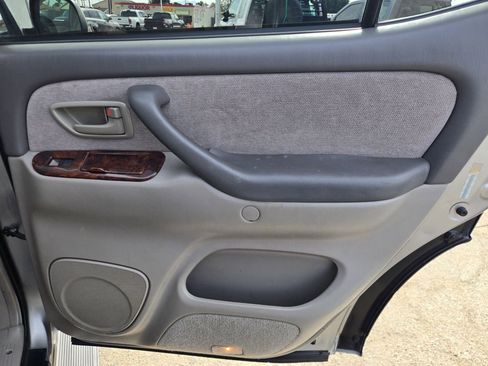 Used 2003 Toyota Sequoia SR5 RWD image 17