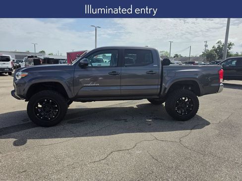 Used 2017 Toyota Tacoma SR5 w/ Tow Package RWD image 9